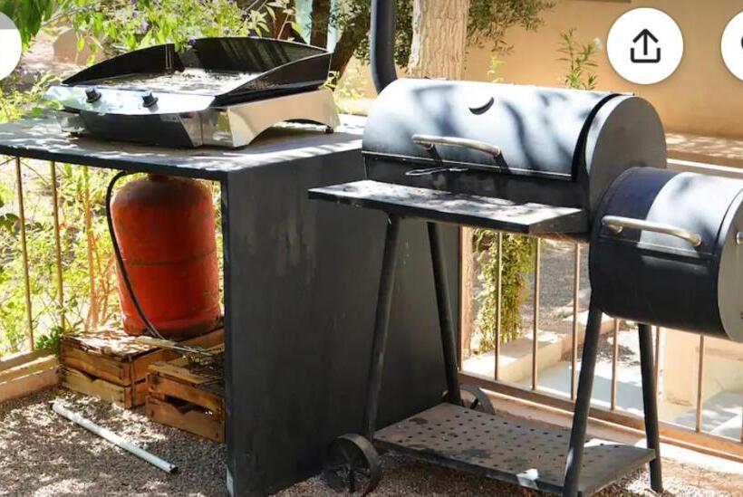 تختخواب و صبحانه Sweethome