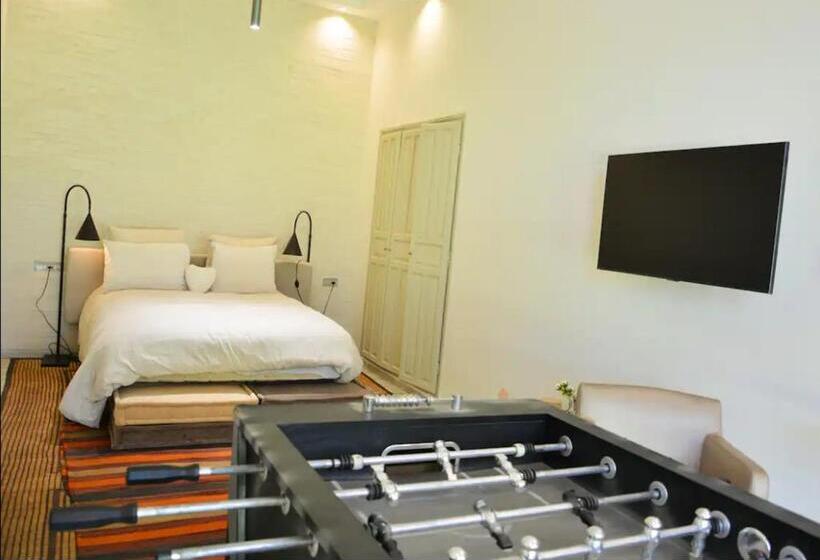 تختخواب و صبحانه Sweethome