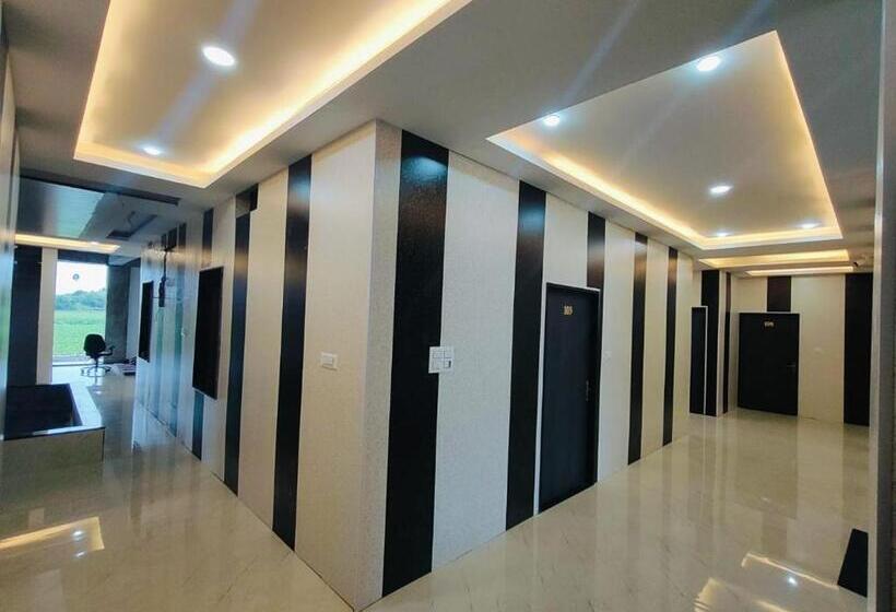 בית מלון כפרי Ahilya Resort