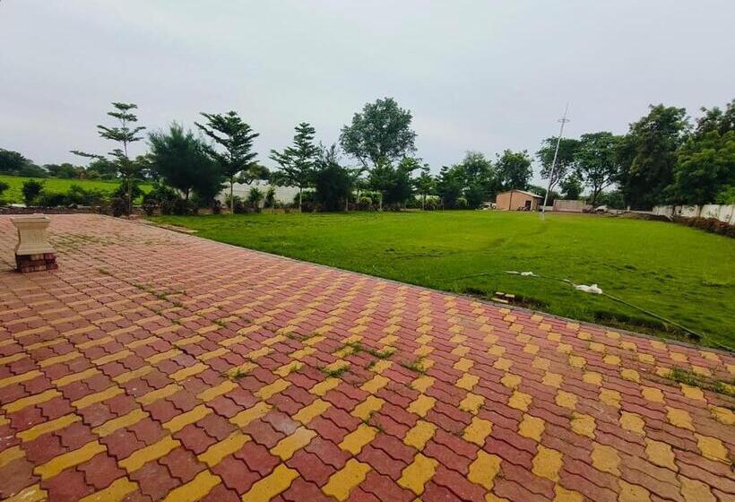 בית מלון כפרי Ahilya Resort