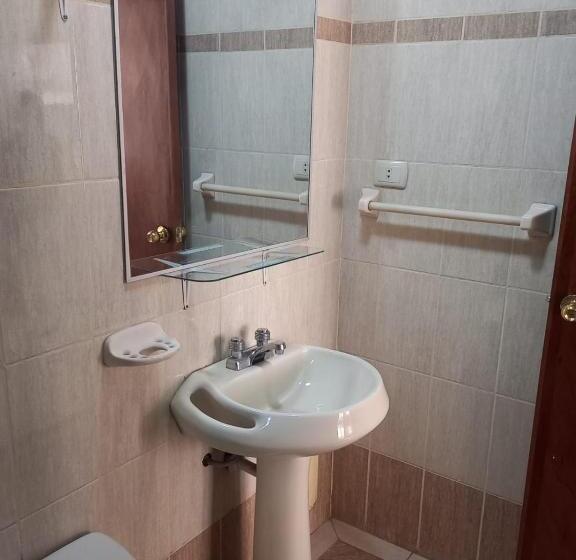 Отель Aziri Hostel