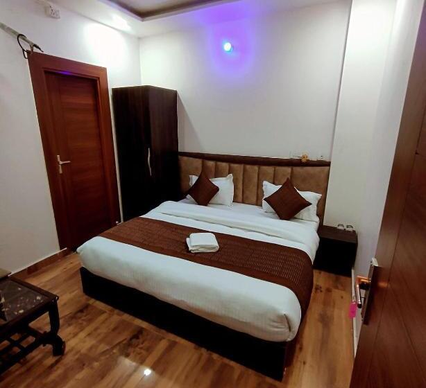 Отель O Bonjour .inn Near Crown Plaza