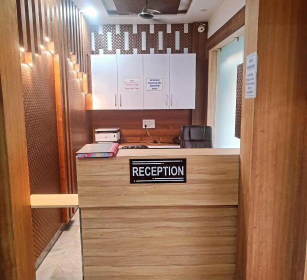 Отель O Bonjour .inn Near Crown Plaza