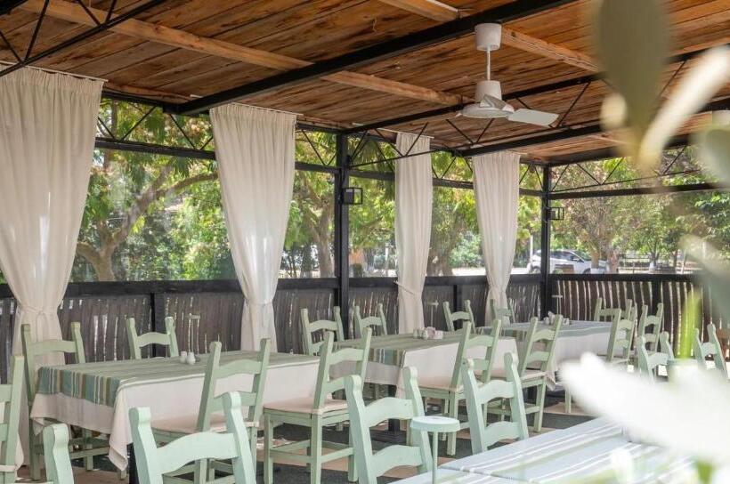 בית מלון כפרי Domeniile Clos Des Colombes