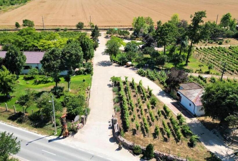 בית מלון כפרי Domeniile Clos Des Colombes