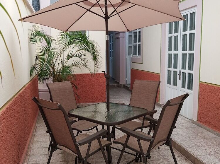 ホテル Hostel Paricutín