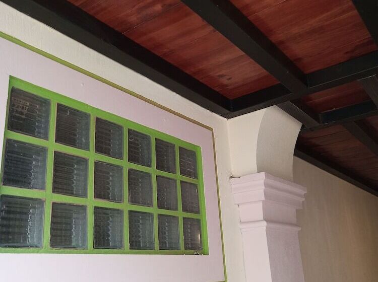 ホテル Hostel Paricutín