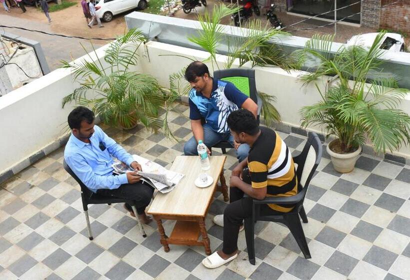 Отель Kausalya Inn