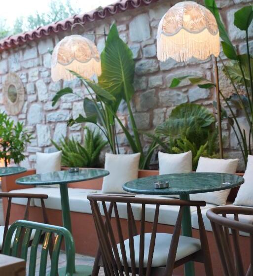 فندق Pietra Social House