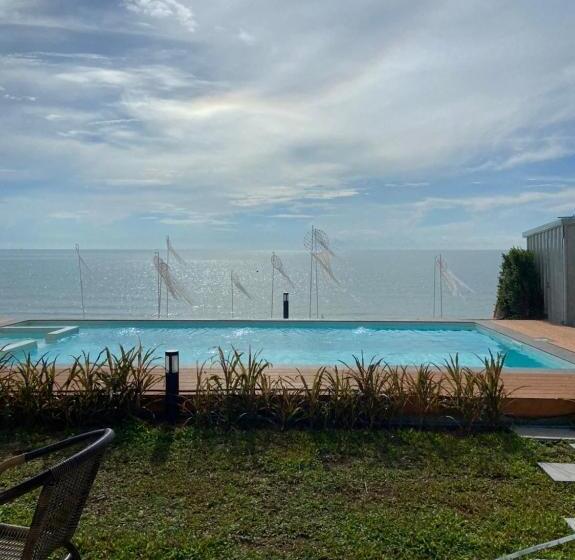 Hôtel เดอะซีน คาบาน่า บีช รีสอร์ท ขนอม The Scene Cabana Beach Resort Khanom