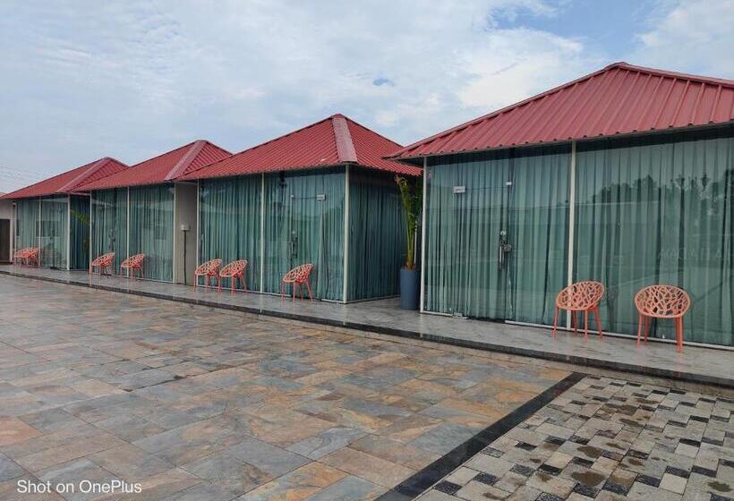 בית מלון כפרי Vss Lawns & Resorts Llp