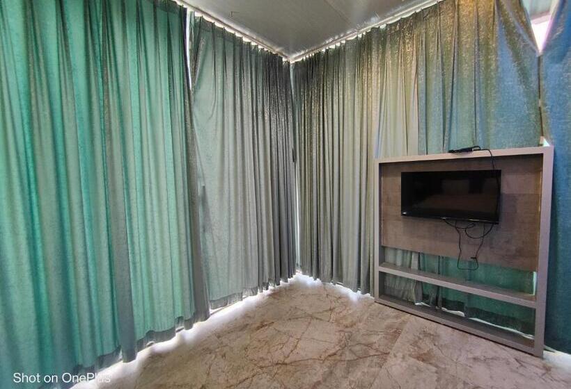 בית מלון כפרי Vss Lawns & Resorts Llp