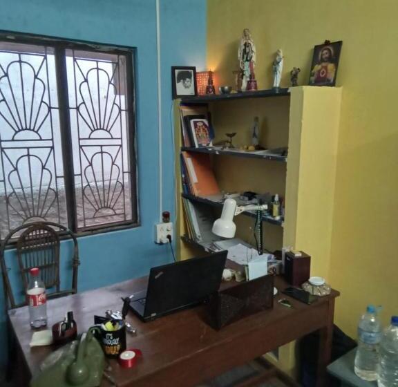 La Valentine Solo Hostel