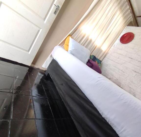 Пансион Chikos Accomodation