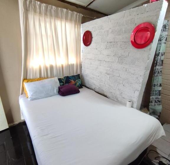 Пансион Chikos Accomodation