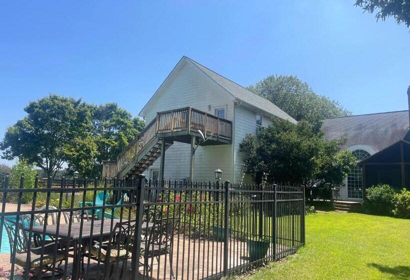 بنسيون Countryside Carriage House With Pool