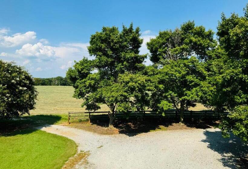 بنسيون Countryside Carriage House With Pool