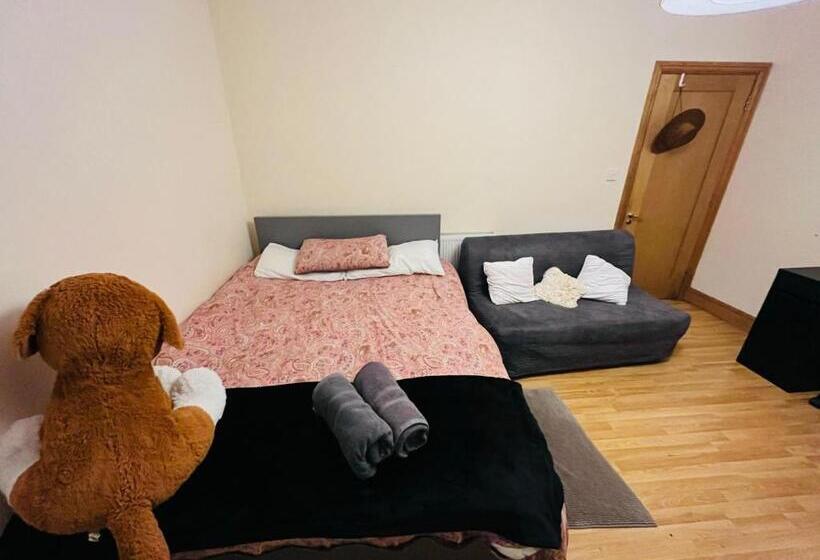 פנסיון Dormitorio Grande D08