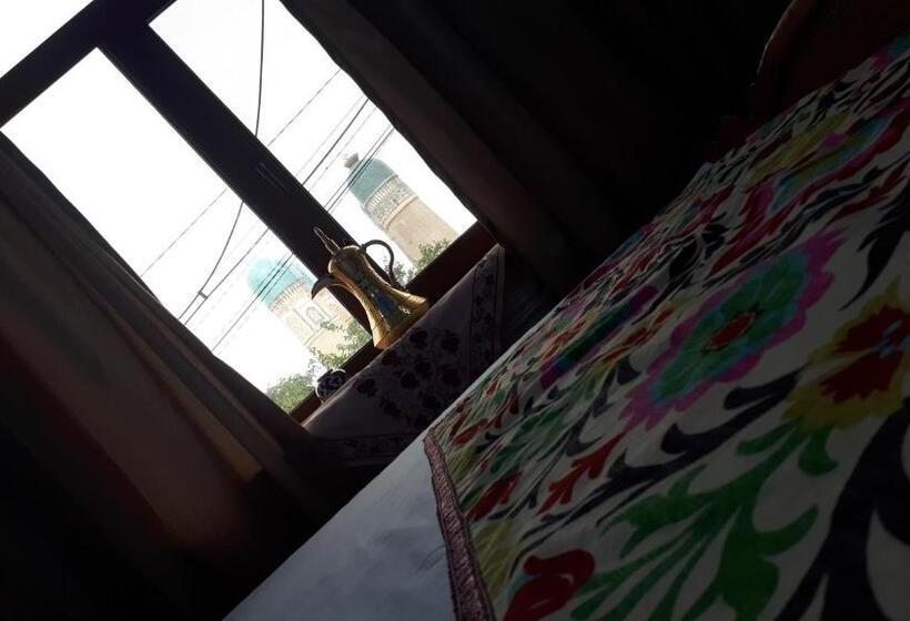 פנסיון Khodja Guesthouse