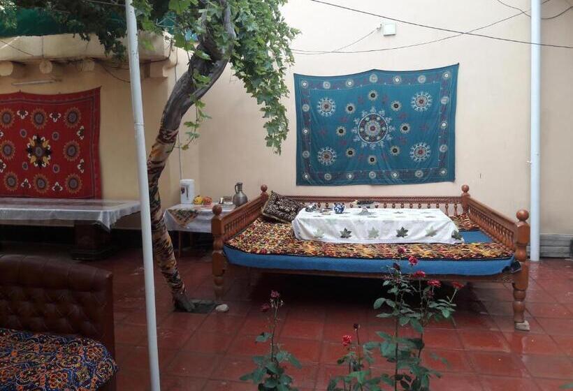 פנסיון Khodja Guesthouse