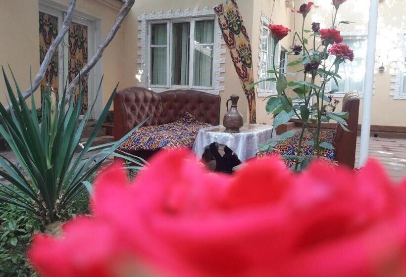 פנסיון Khodja Guesthouse