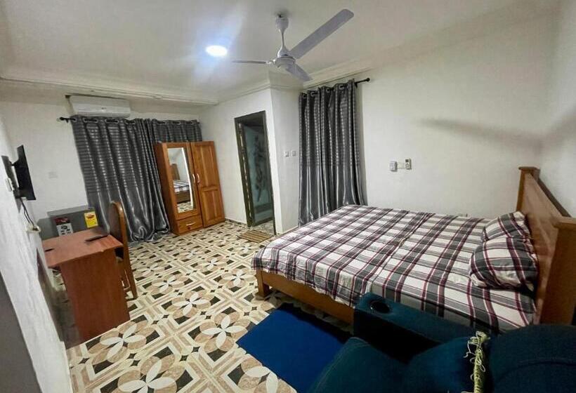 ペンション Obaahemaa Owiredua Royal Castle Guest House