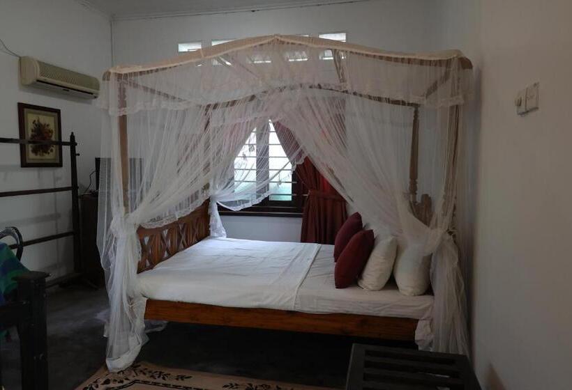 פנסיון Ronan Residency