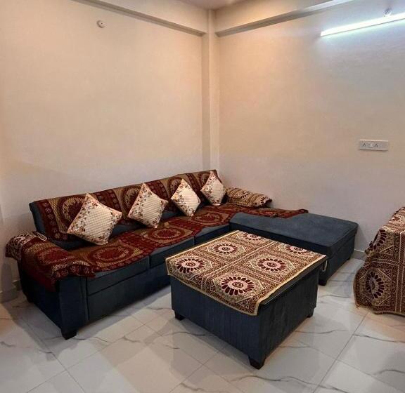 פנסיון Sangam House
