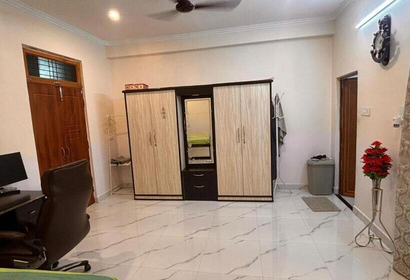 פנסיון Sangam House