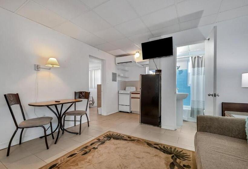 Tropic Terrace #19   Beachfront Resort Suite