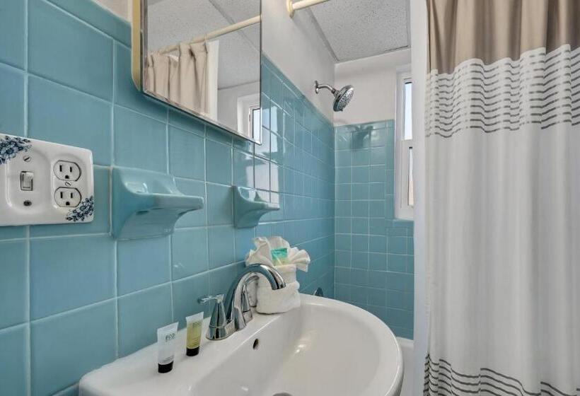 Tropic Terrace #19   Beachfront Resort Suite