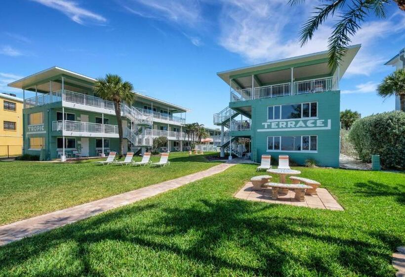 Tropic Terrace #19   Beachfront Resort Suite