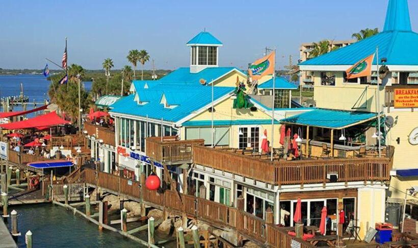 Tropic Terrace Suite #11   Beachfront Resort