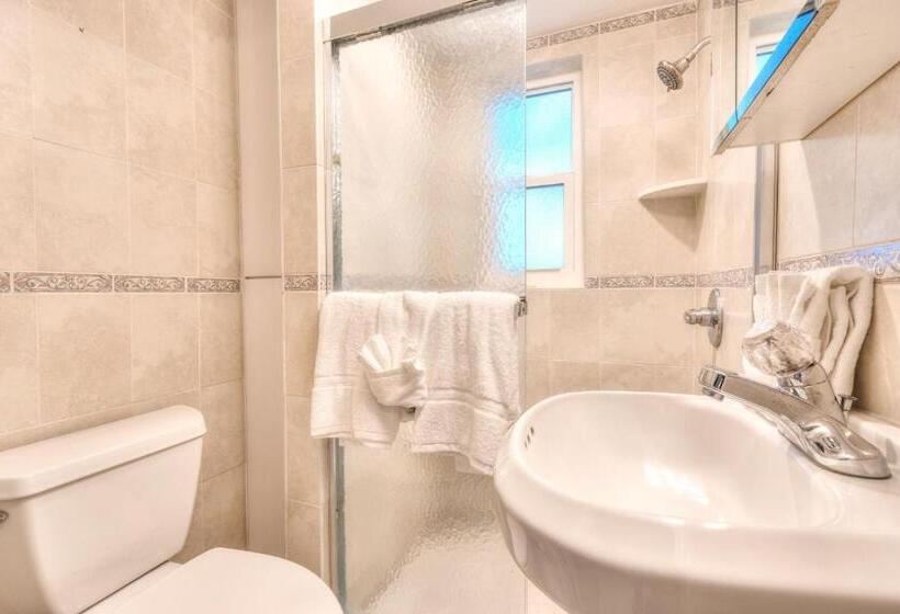 Tropic Terrace Suite #11   Beachfront Resort