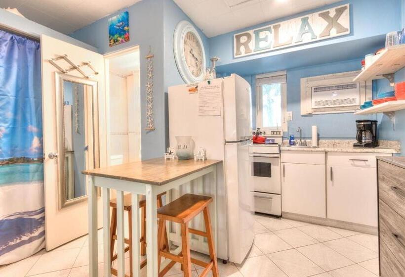 Tropic Terrace Suite #11   Beachfront Resort