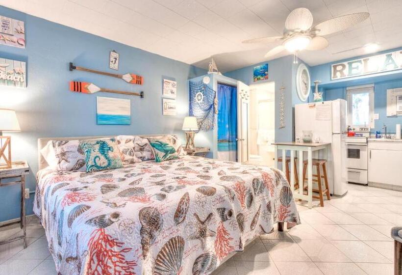 Tropic Terrace Suite #11   Beachfront Resort