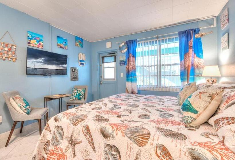 Tropic Terrace Suite #11   Beachfront Resort