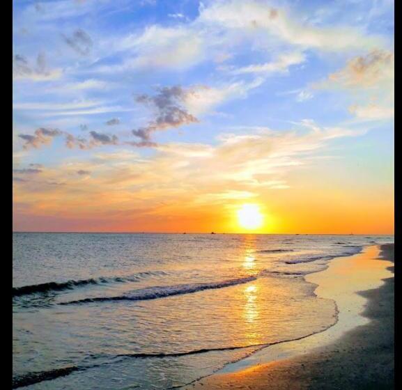 Tropic Terrace Suite #11   Beachfront Resort