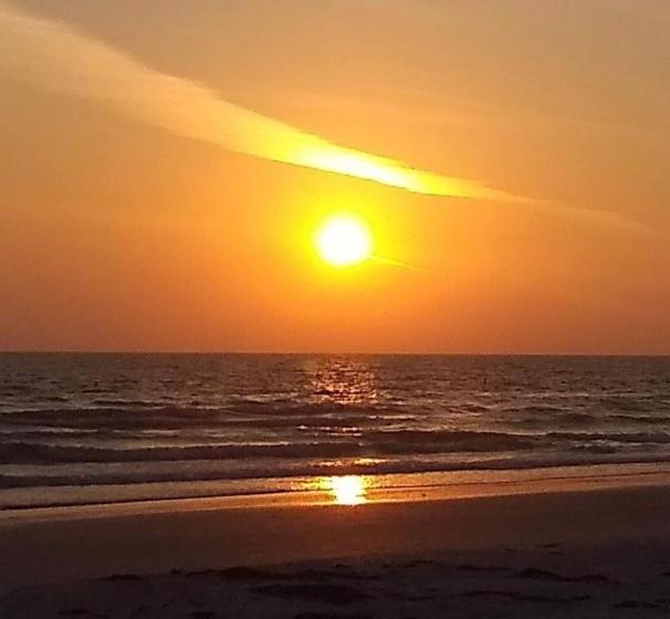 Tropic Terrace Suite #11   Beachfront Resort