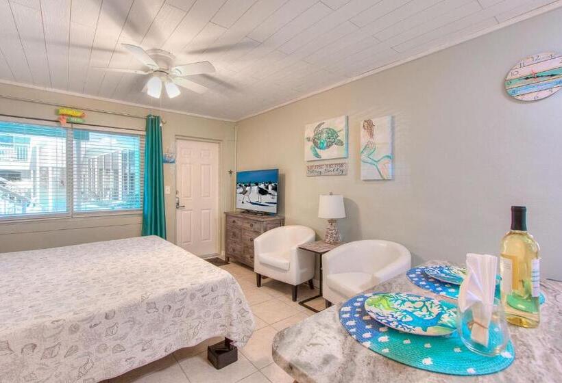 Tropic Terrace Suite #12   Beachfront Resort