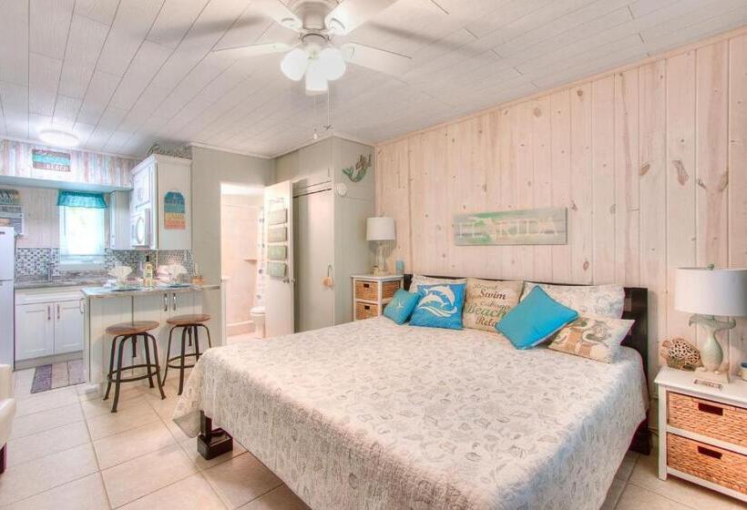 Tropic Terrace Suite #12   Beachfront Resort