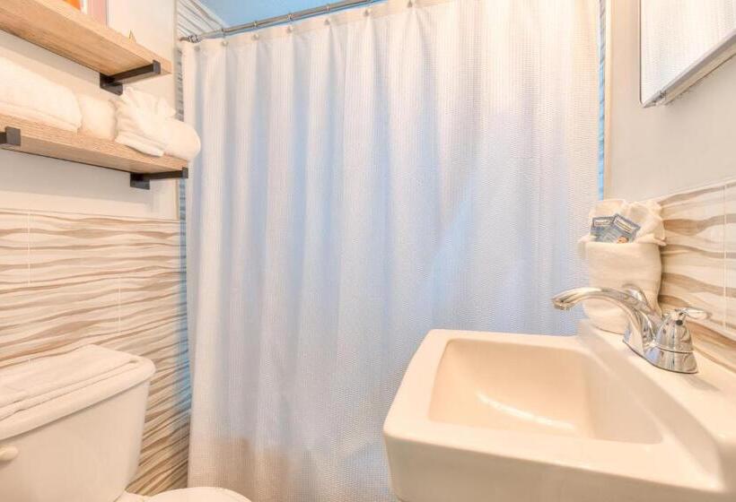 Tropic Terrace Suite #15   Beachfront Resort