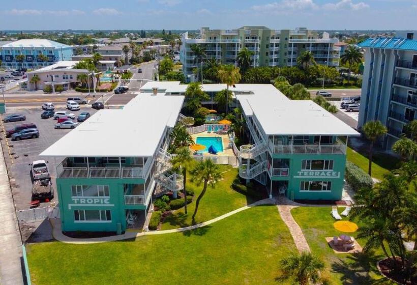 Tropic Terrace Suite #31   Beachfront Resort