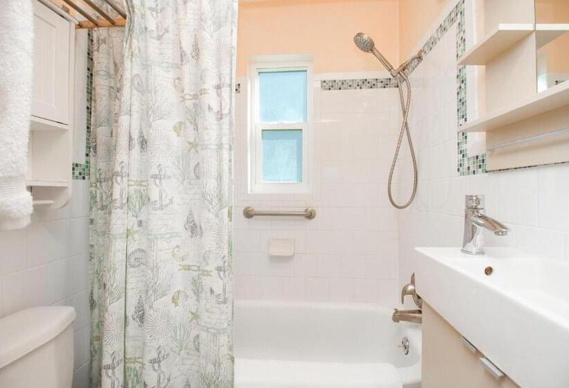 Tropic Terrace Suite #31   Beachfront Resort