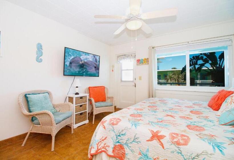 Tropic Terrace Suite #31   Beachfront Resort