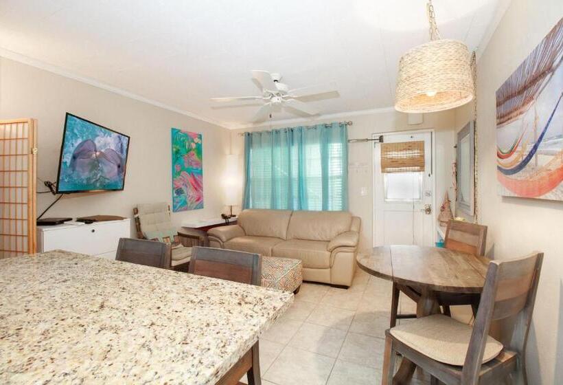 Tropic Terrace Suite #45   Beachfront Resort