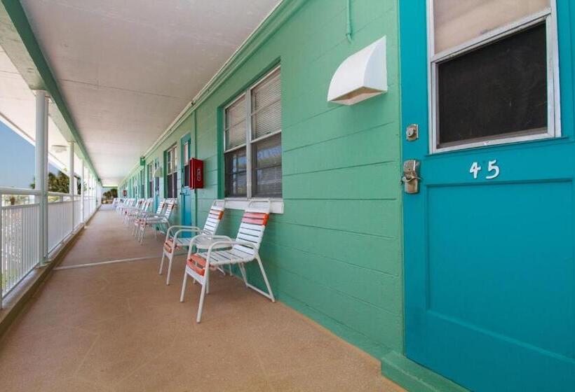 Tropic Terrace Suite #45   Beachfront Resort