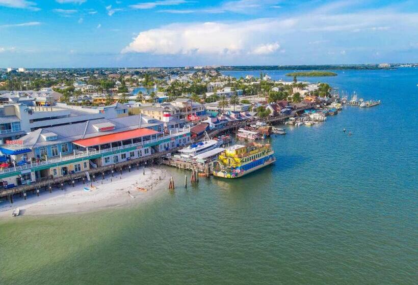 Tropic Terrace Suite #54   Beachfront Resort