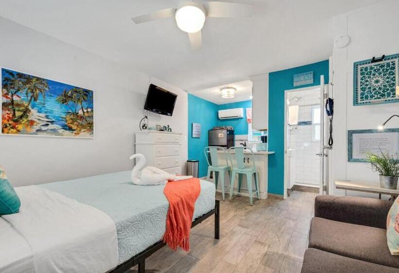 Tropic Terrace Suite #54   Beachfront Resort