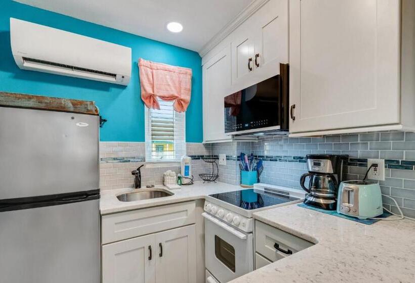 Tropic Terrace Suite #54   Beachfront Resort